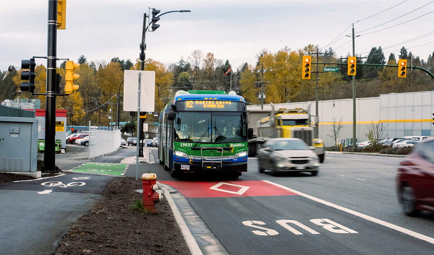 R2 Marine Drive RapidBus drives on the bus priority lane.