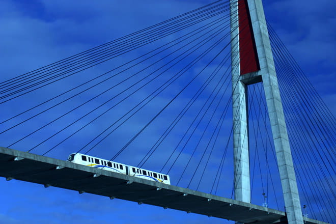 A SkyTrain crossing the SkyBridge pictured from below